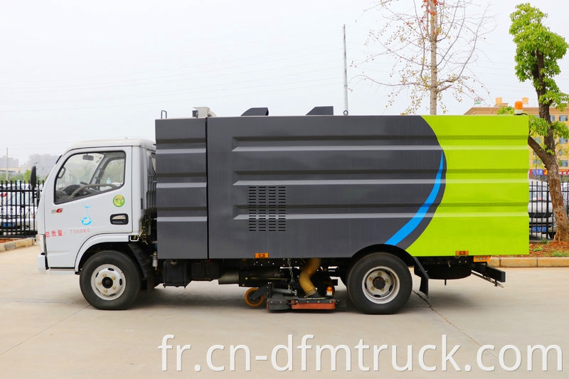 Dongfeng Dollicar D6 102hp 4x2 Road Sweeper Truck